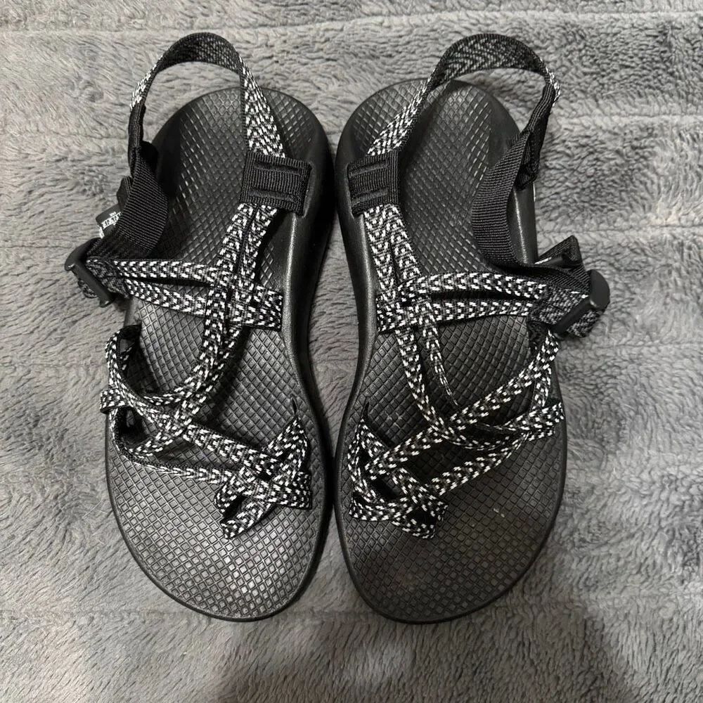 Chaco Women's ZX/2 Classic sandals featuring double straps and a toe loop size 8